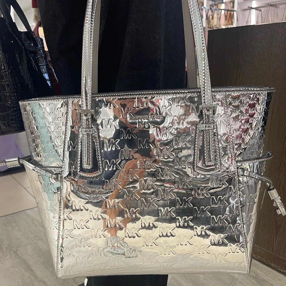 MICHAEL KORS Voyager Large Patent Logo Debossed EW Shoulder Tote Bag Silver NWT